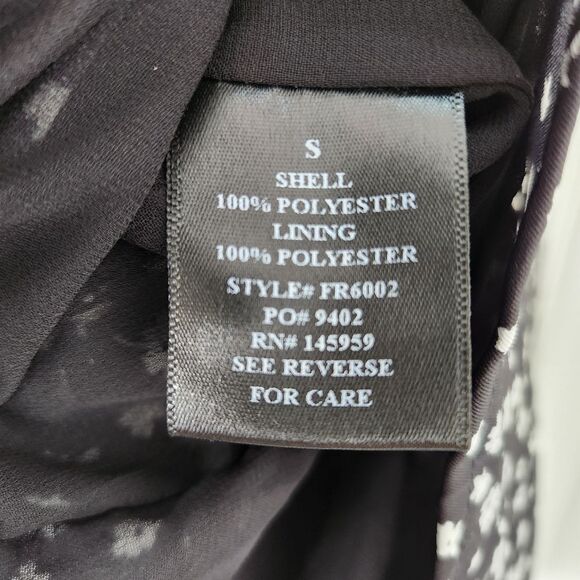 Dress Forum 'Hailey Babydoll' Ditzy Floral Black Romper Small - Picture 8 of 8